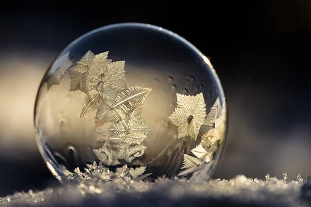 What is the freezing point of water in Fahrenheit?