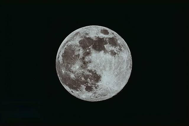 Who was the first man to walk on the moon?