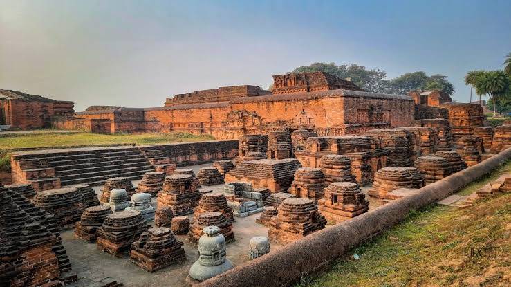 What is the name of the oldest university in India?