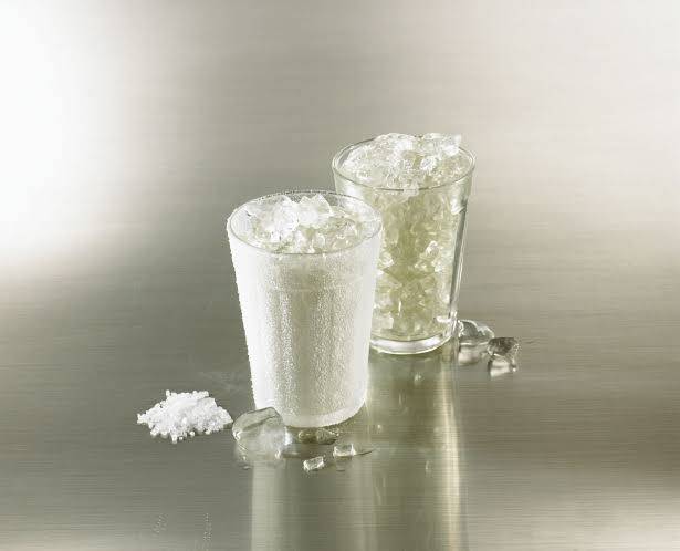 how does salt melt ice?